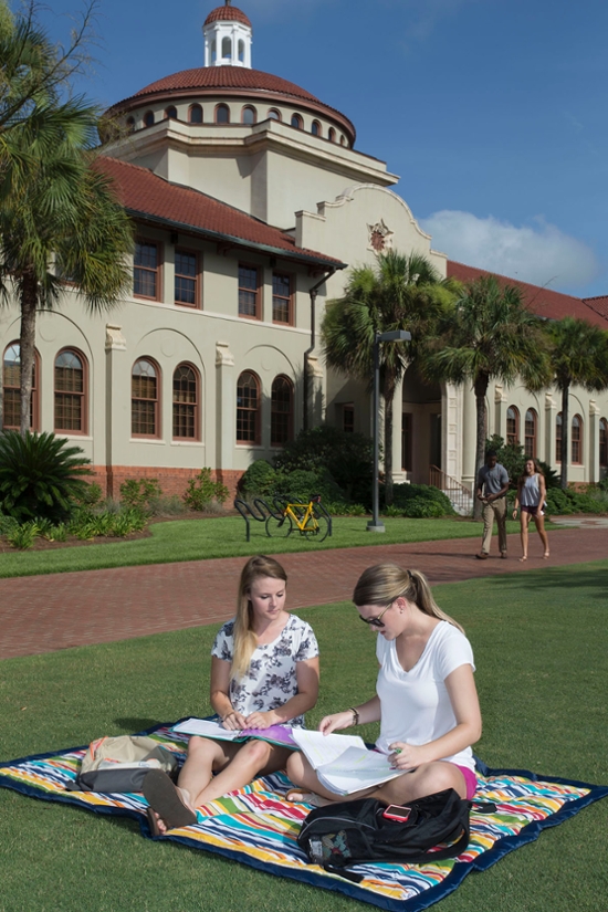 students on front lawn