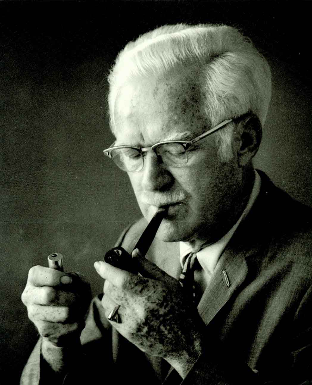 Photograph of Lamar Dodd smoking a pipe