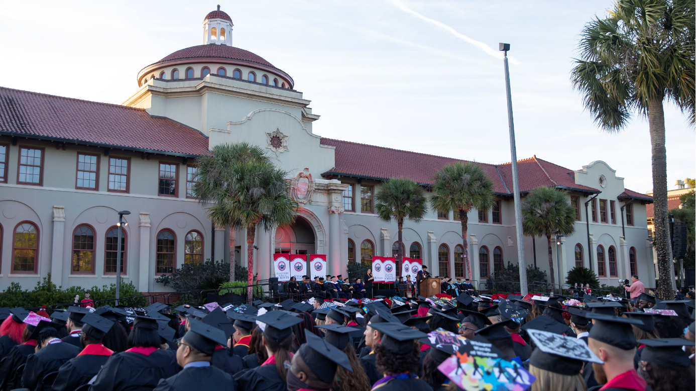 Fall 2021 Commencement on the Front Lawn at VSU