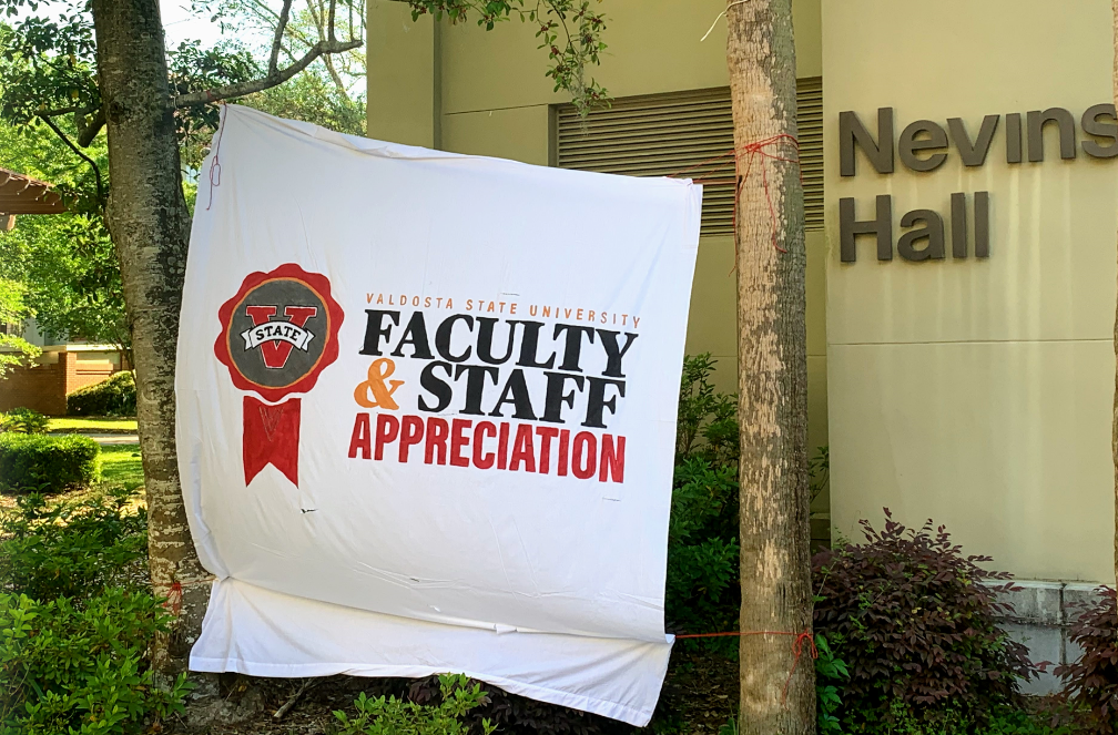 Sheet sign that says Faculty & Staff Appreciation